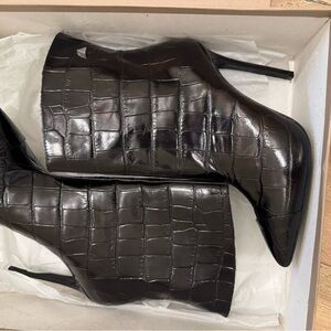 Elegant Black Croc-Embossed Women's Boots